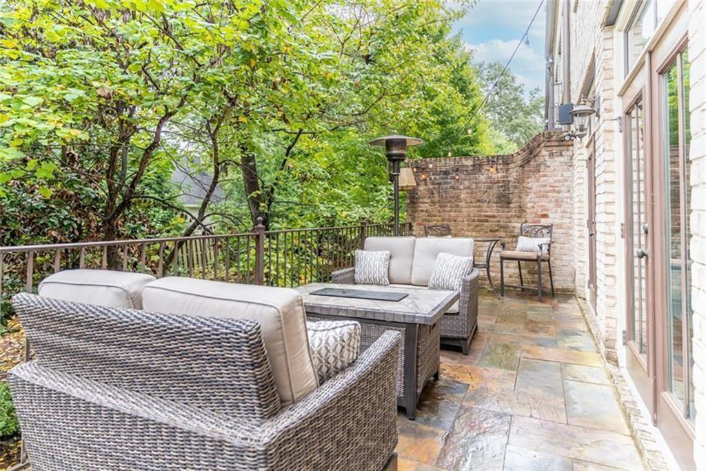 1021 E Paces Court NE