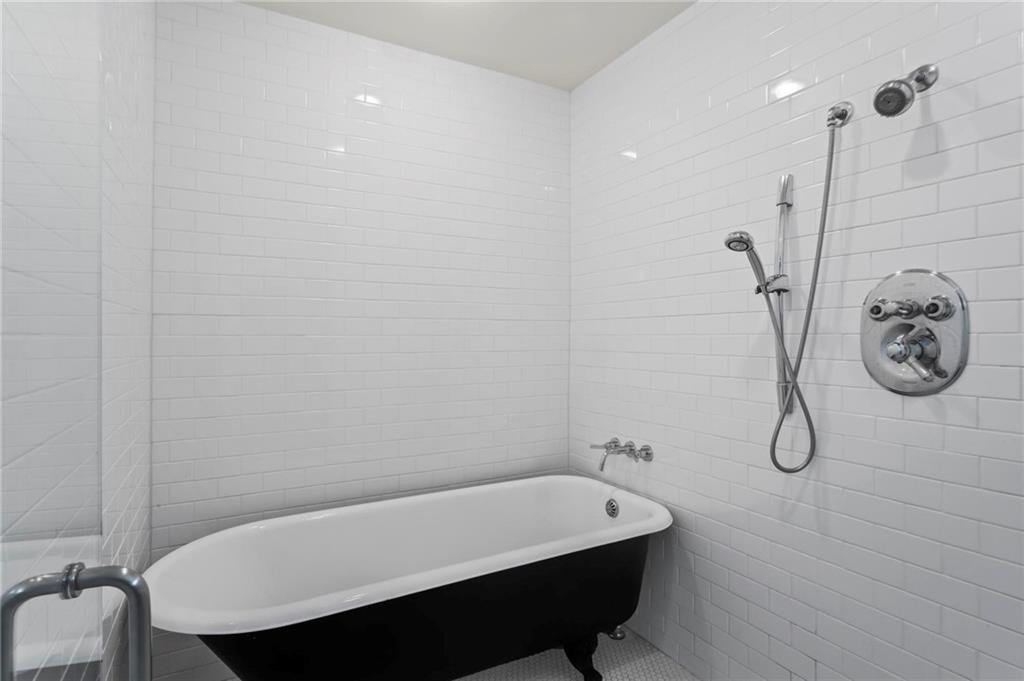 1872 Gordon Manor NE Unit 208