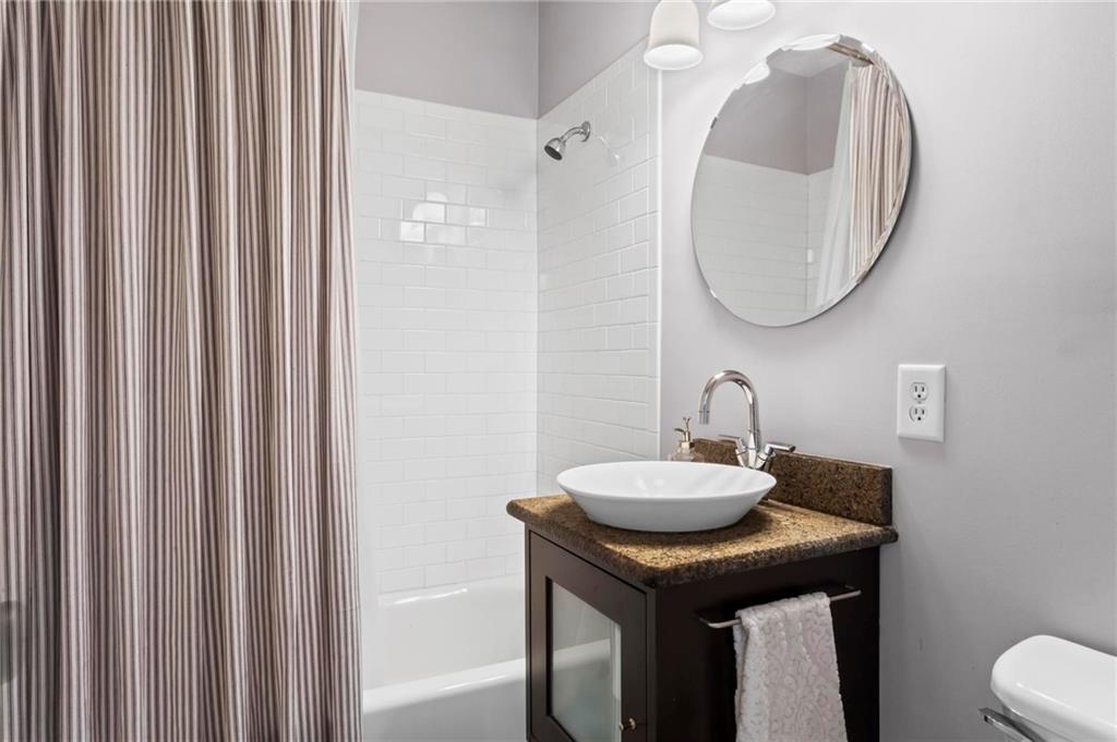 1872 Gordon Manor NE Unit 208