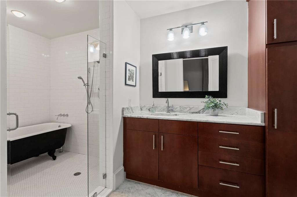 1872 Gordon Manor NE Unit 208