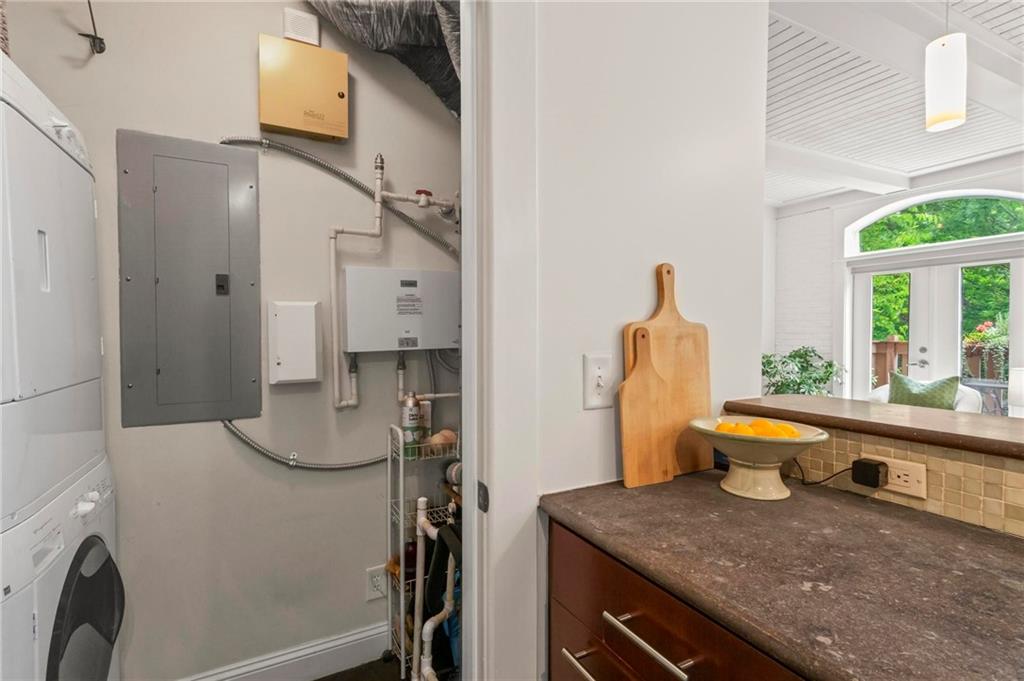 1872 Gordon Manor NE Unit 208