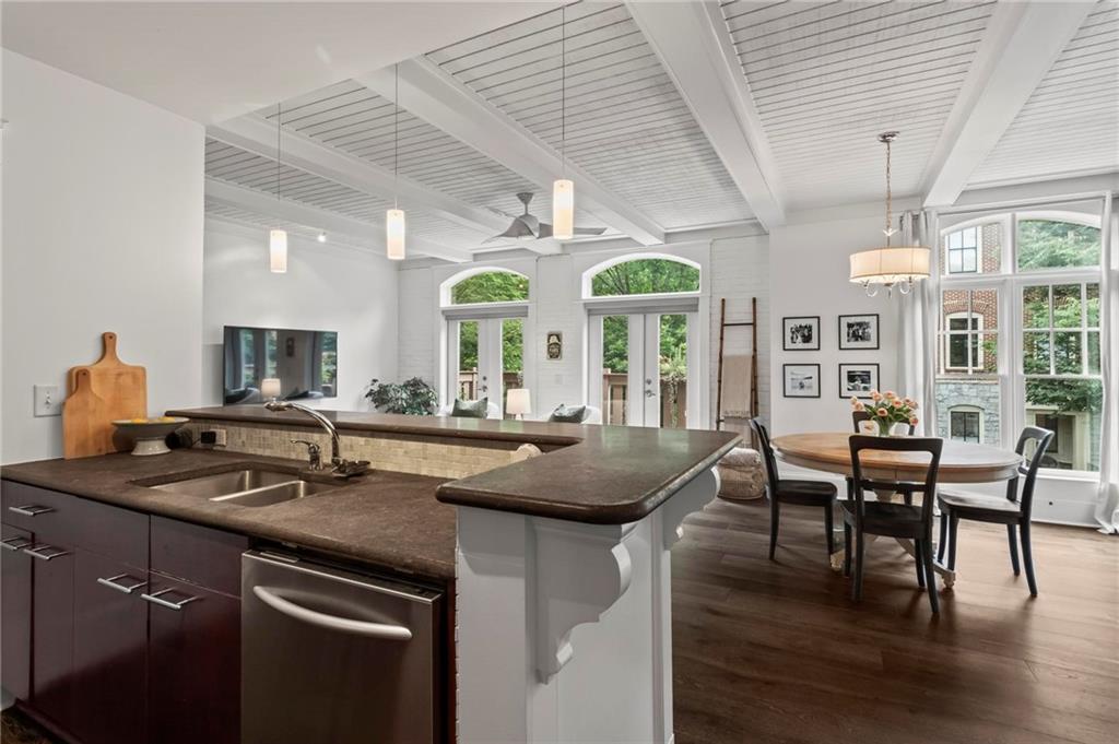 1872 Gordon Manor NE Unit 208