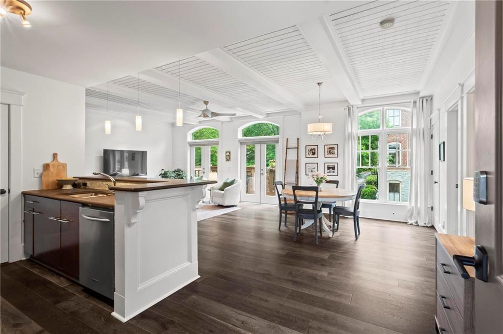 1872 Gordon Manor NE Unit 208