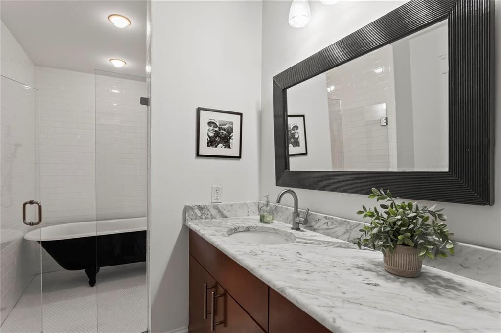 1872 Gordon Manor NE Unit 208