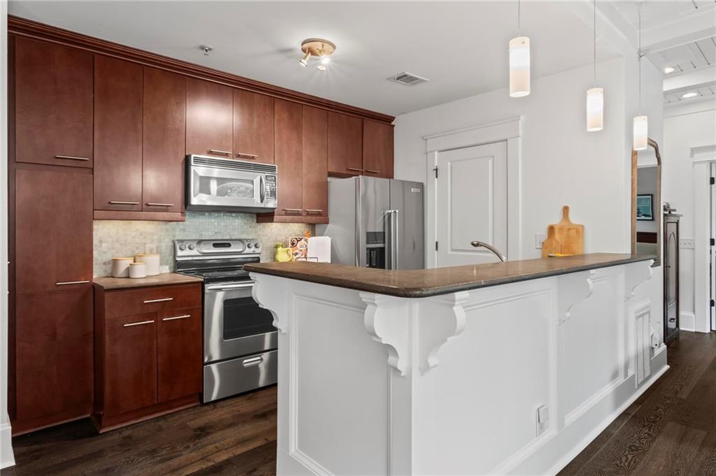 1872 Gordon Manor NE Unit 208