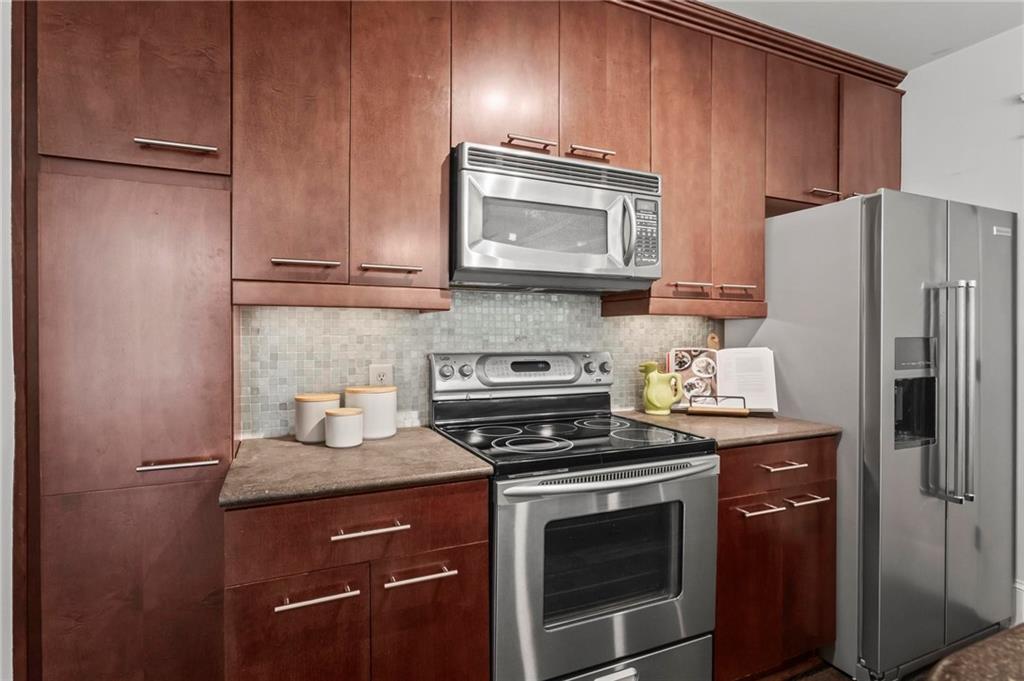 1872 Gordon Manor NE Unit 208