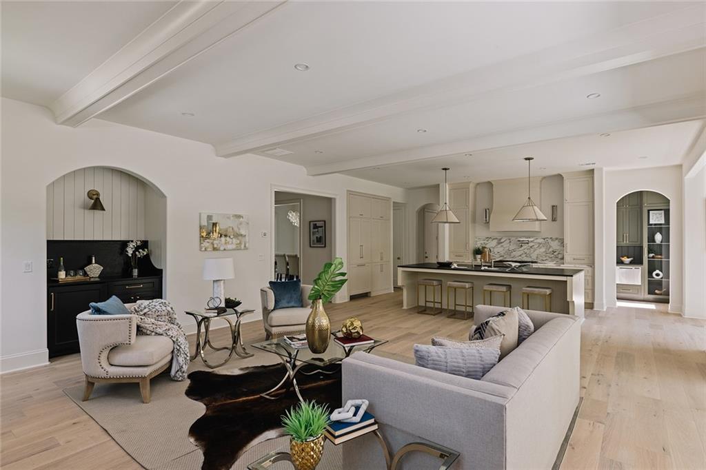 1485 Runnymeade Road NE