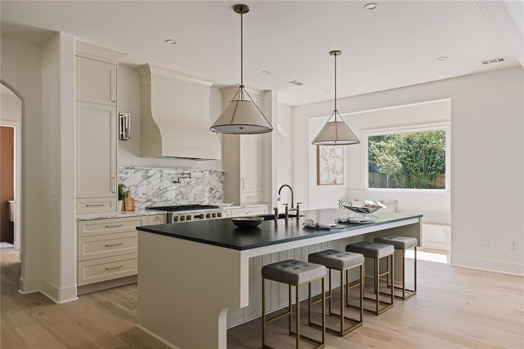 1485 Runnymeade Road NE