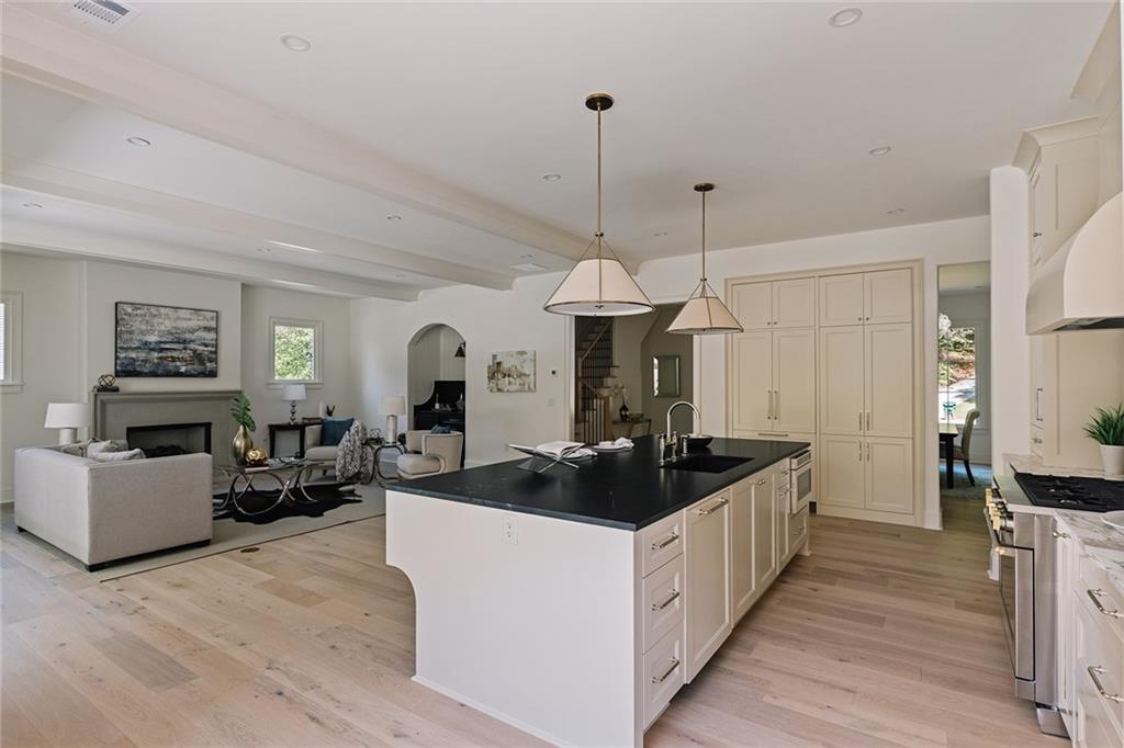 1485 Runnymeade Road NE