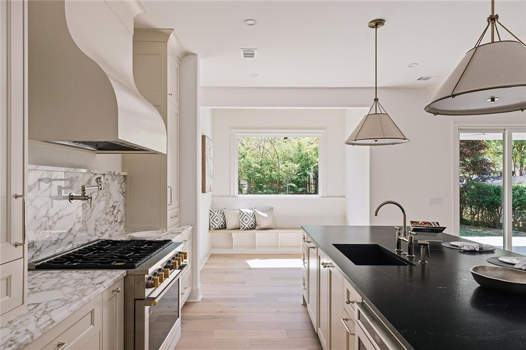 1485 Runnymeade Road NE