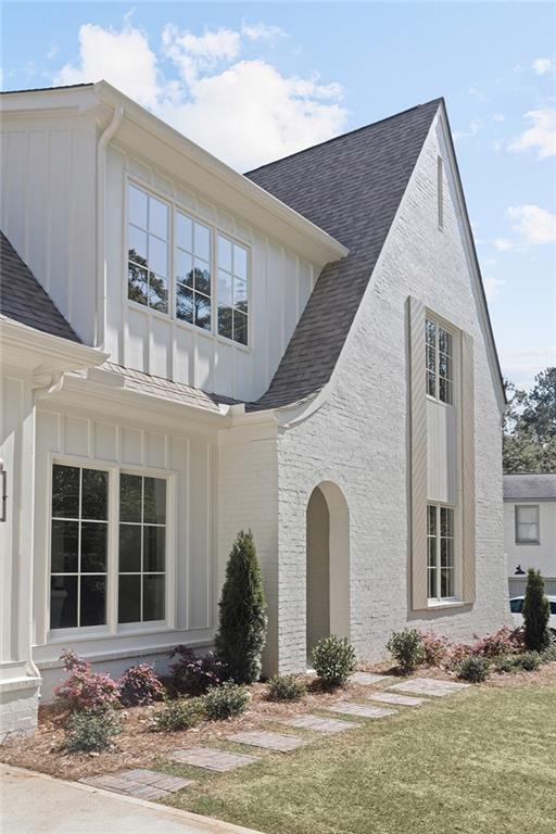 1485 Runnymeade Road NE