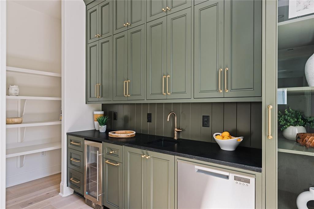 1485 Runnymeade Road NE