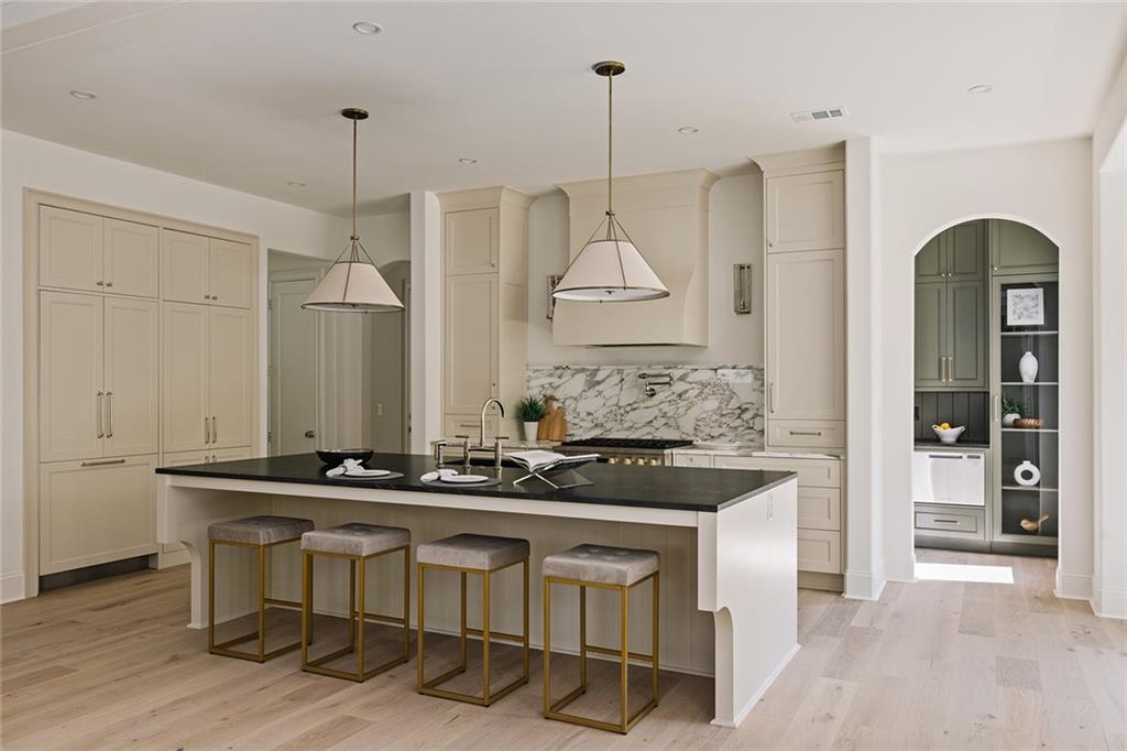 1485 Runnymeade Road NE