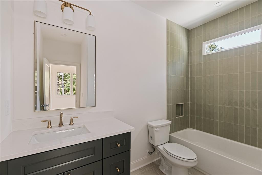 1485 Runnymeade Road NE