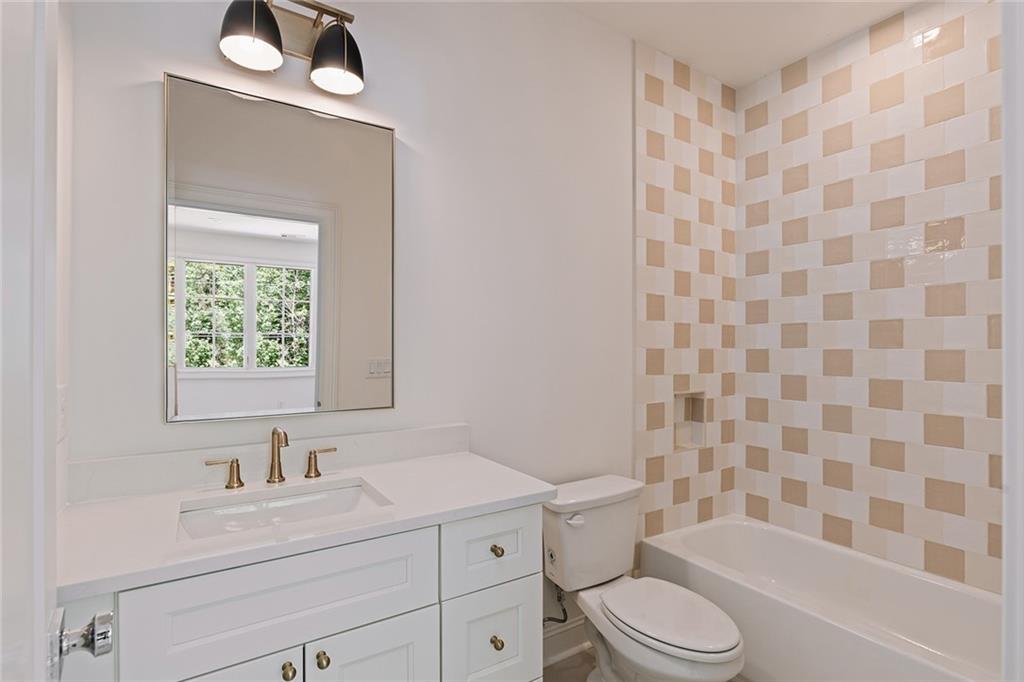 1485 Runnymeade Road NE