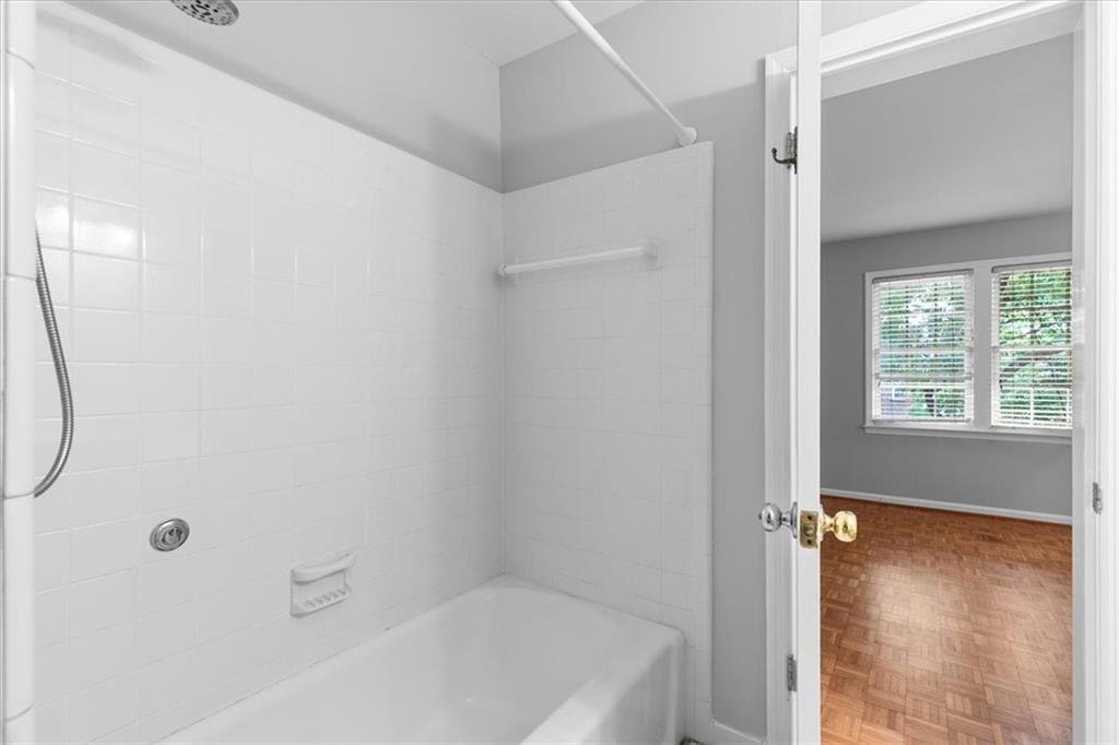 36 Old Ivy Square NE Unit 36