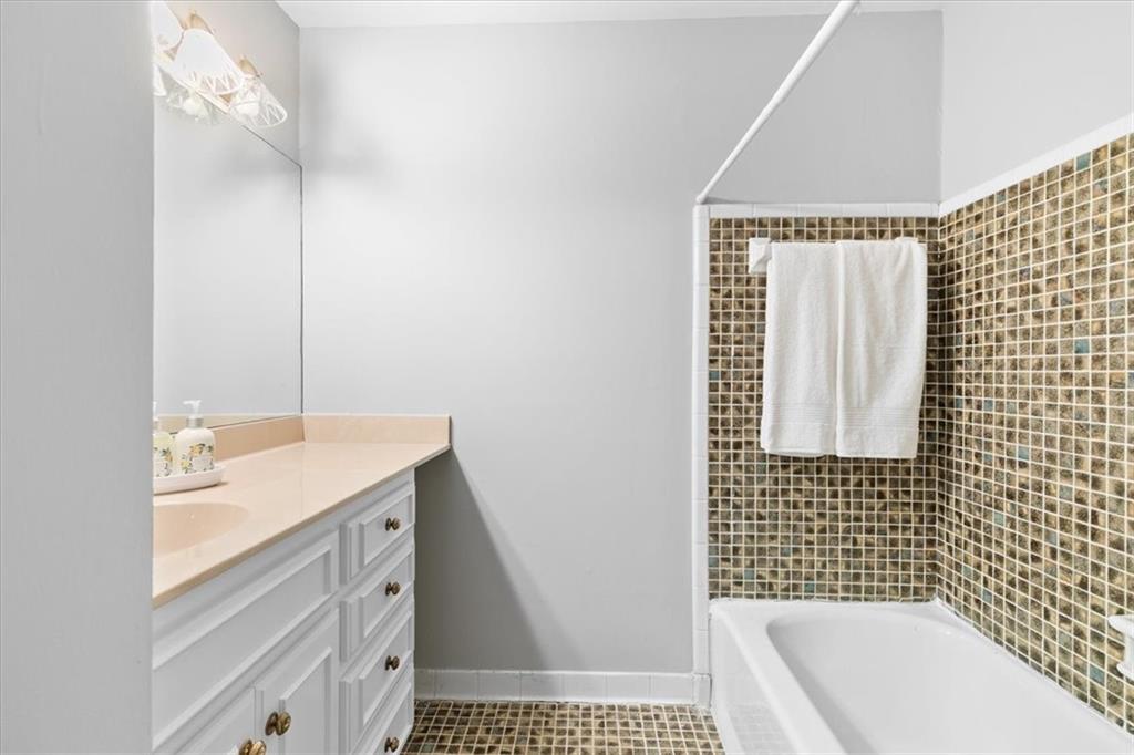 36 Old Ivy Square NE Unit 36