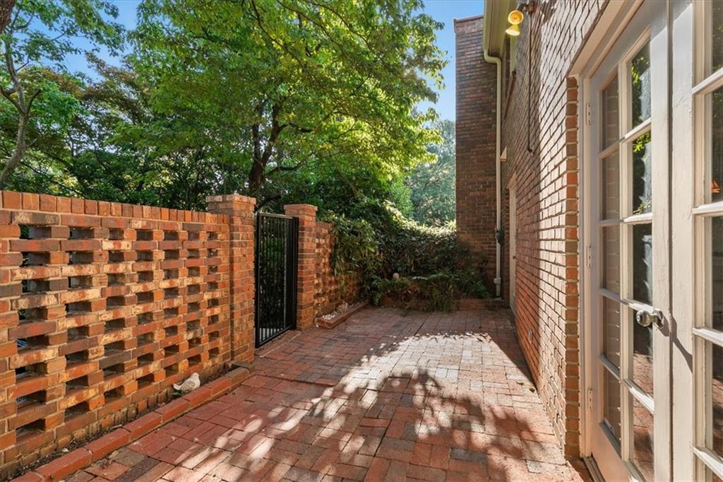 36 Old Ivy Square NE Unit 36