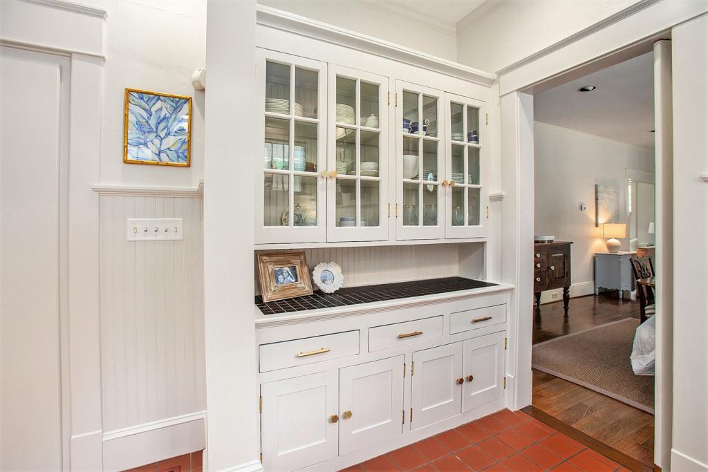 658 Cresthill Avenue NE