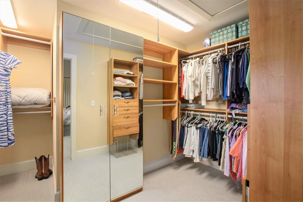 658 Cresthill Avenue NE