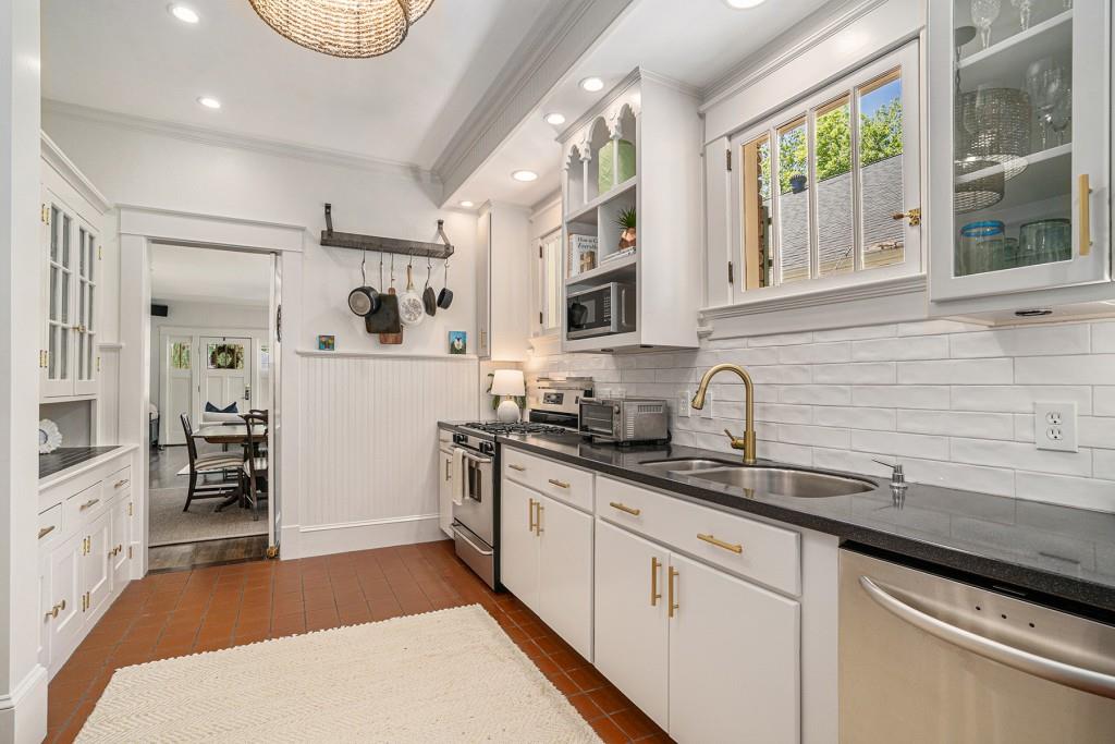 658 Cresthill Avenue NE