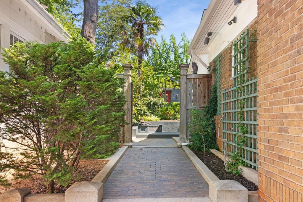 658 Cresthill Avenue NE