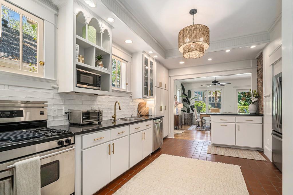 658 Cresthill Avenue NE