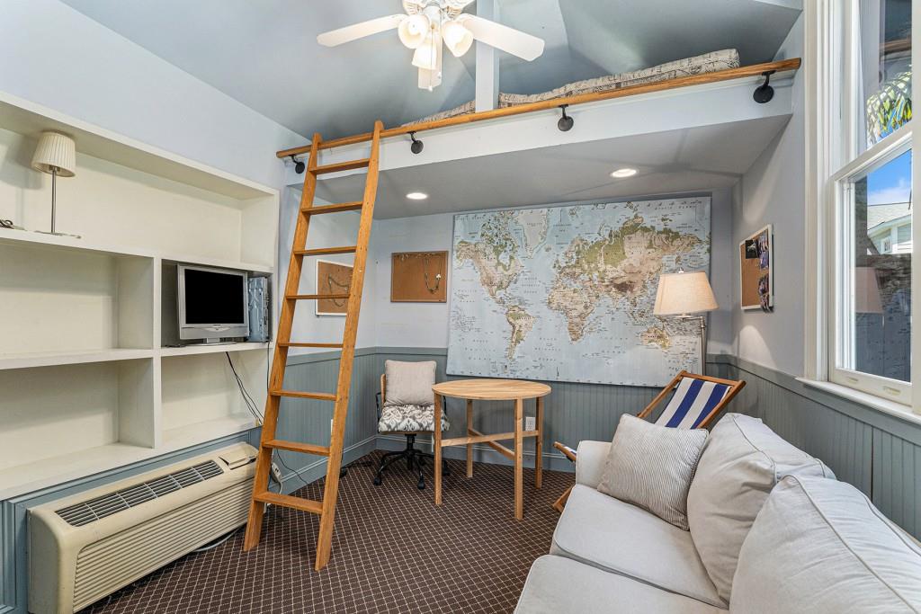 658 Cresthill Avenue NE