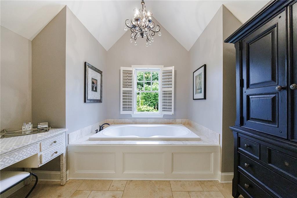 4185 Glengary Drive NE