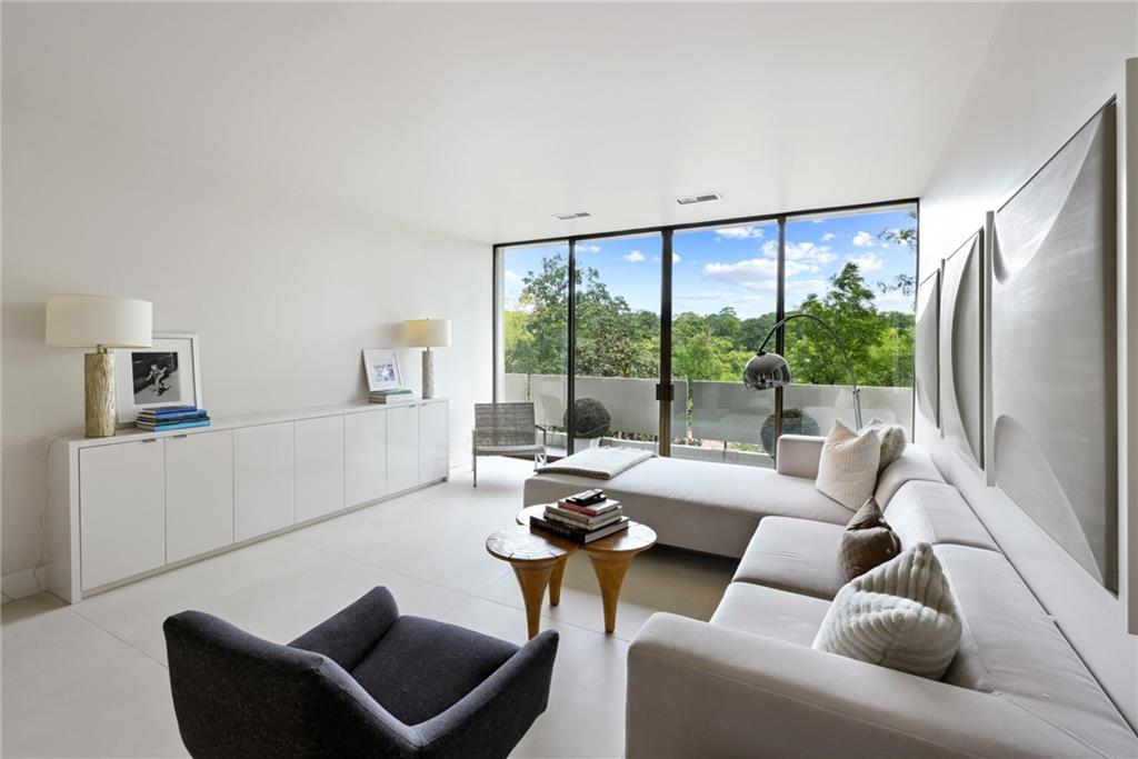 2575 Peachtree Road NE Unit 6E