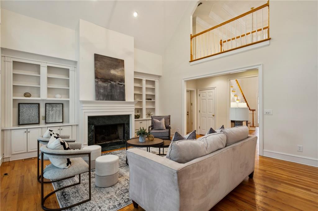 1119 Tennyson Place NE