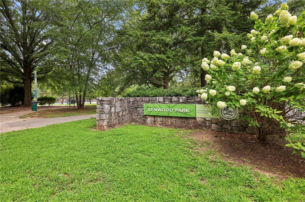 3194 Silver Lake Drive NE