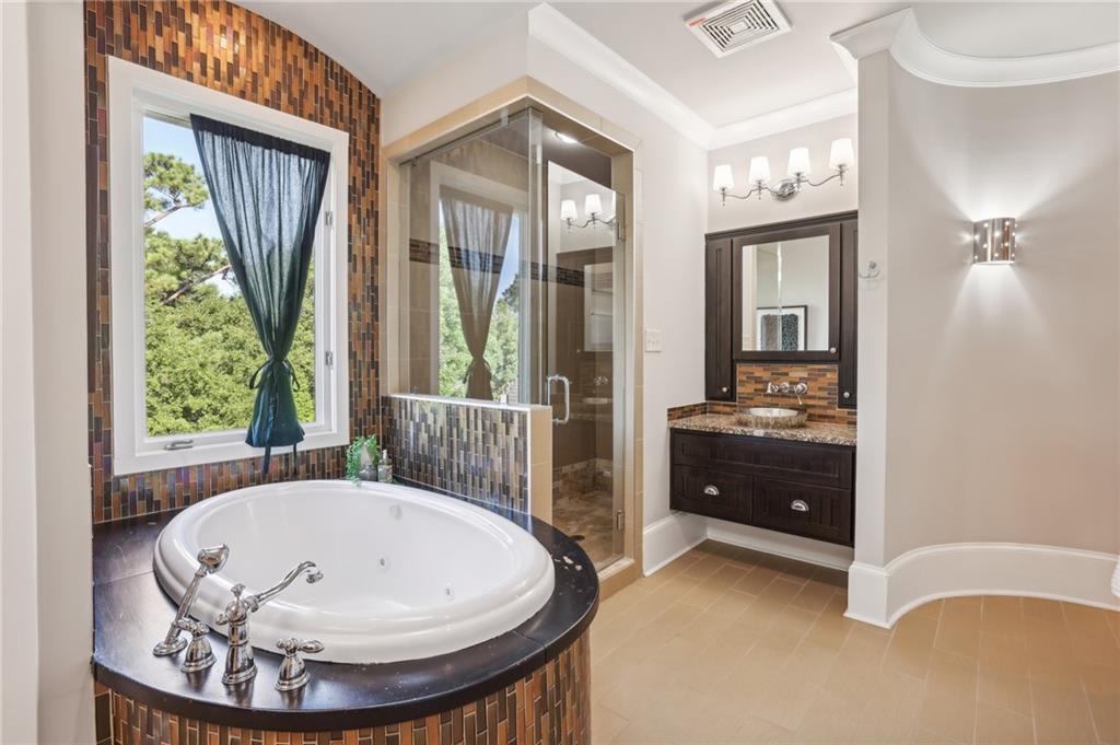 3194 Silver Lake Drive NE