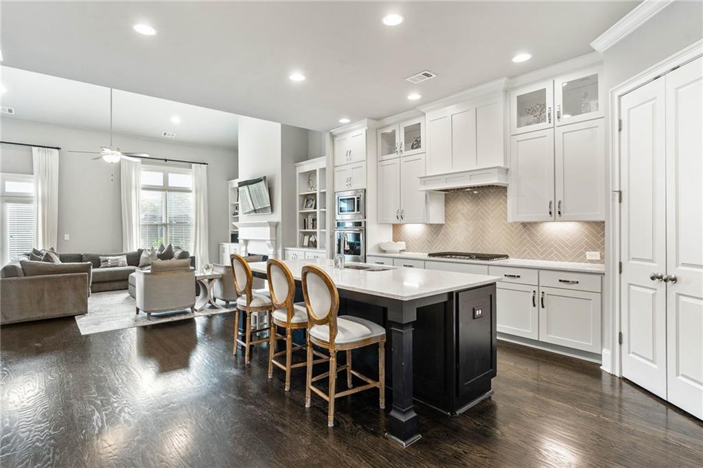 820 Novello Court NE