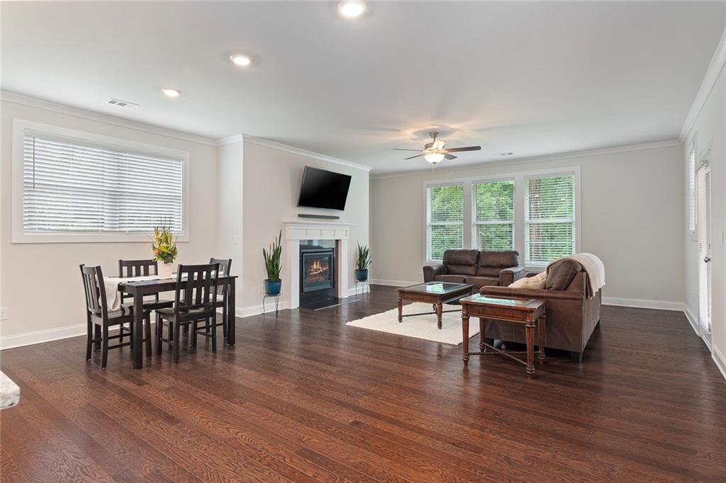 3236 Columbia Oaks Way