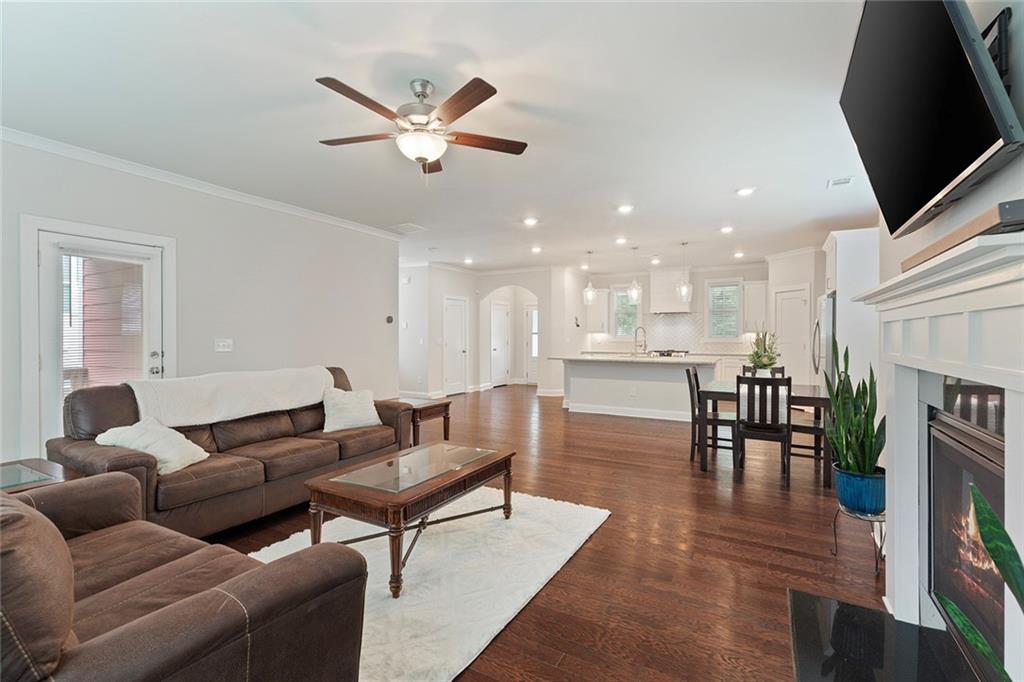 3236 Columbia Oaks Way