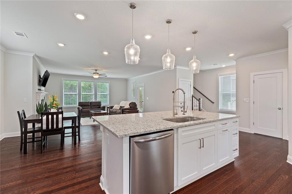 3236 Columbia Oaks Way