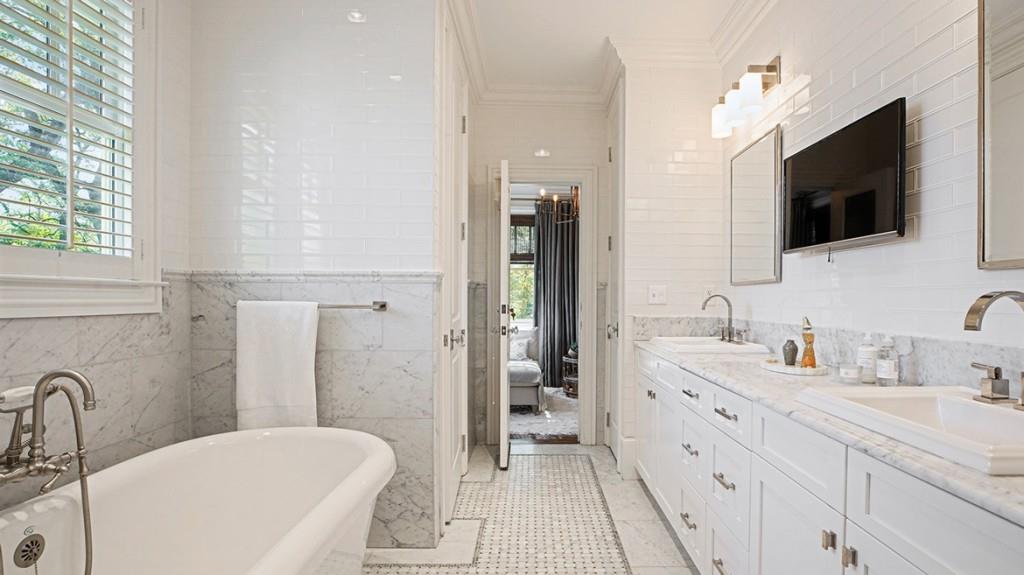 747 Greenwood Avenue NE