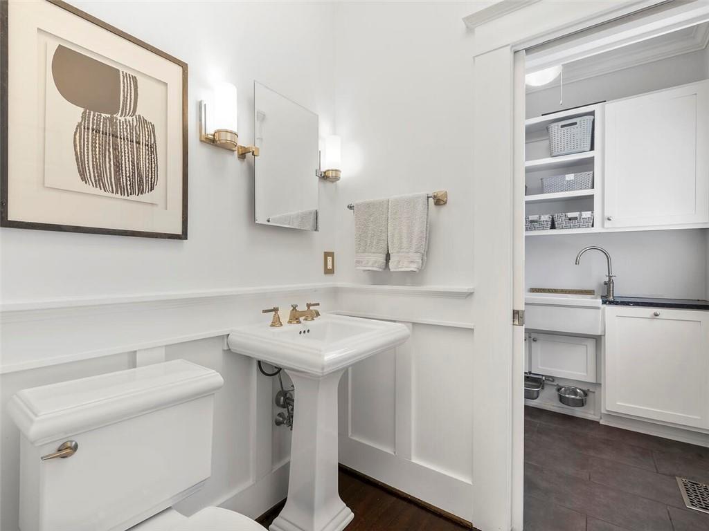 1910 Windemere Drive NE