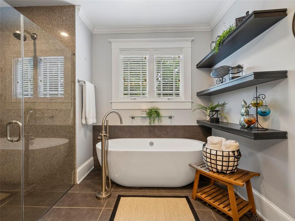 1910 Windemere Drive NE