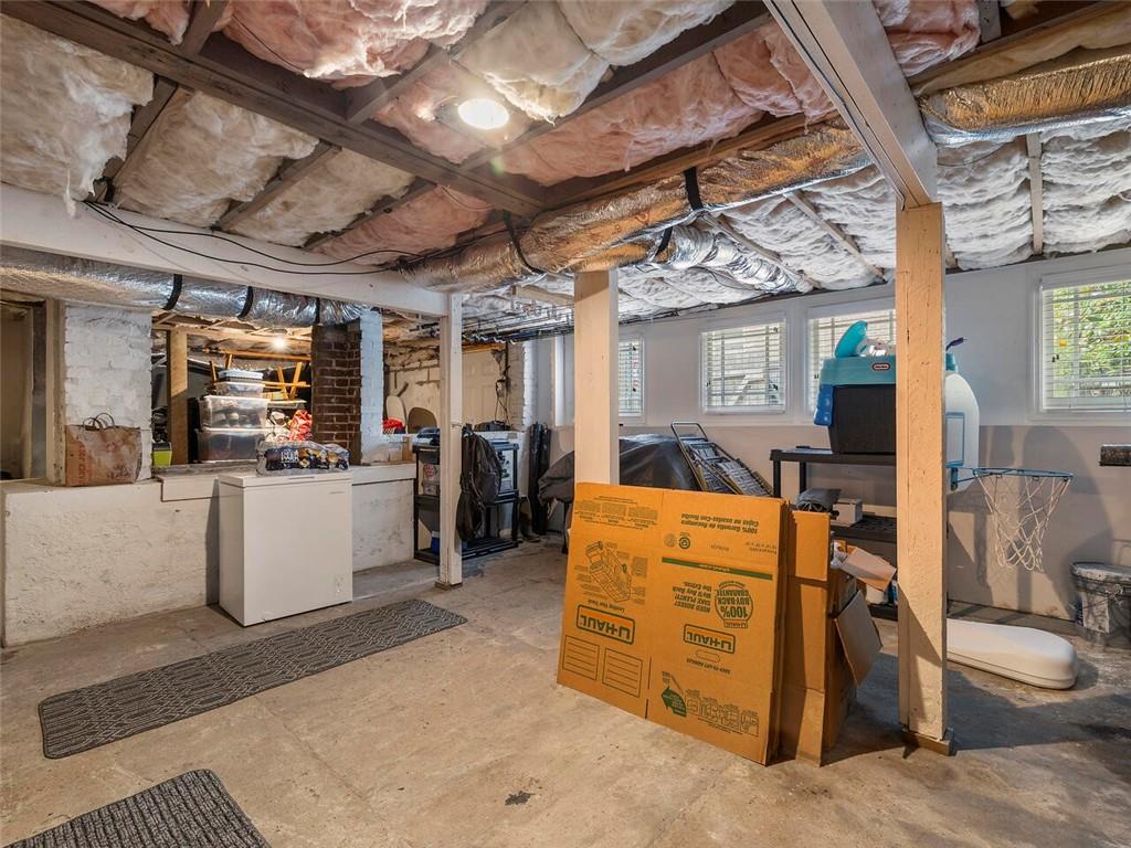 1910 Windemere Drive NE