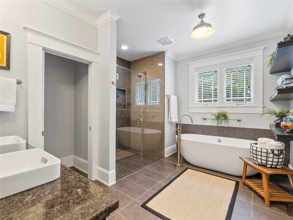 1910 Windemere Drive NE