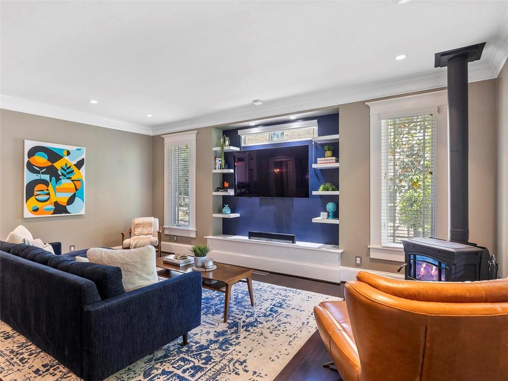 1910 Windemere Drive NE