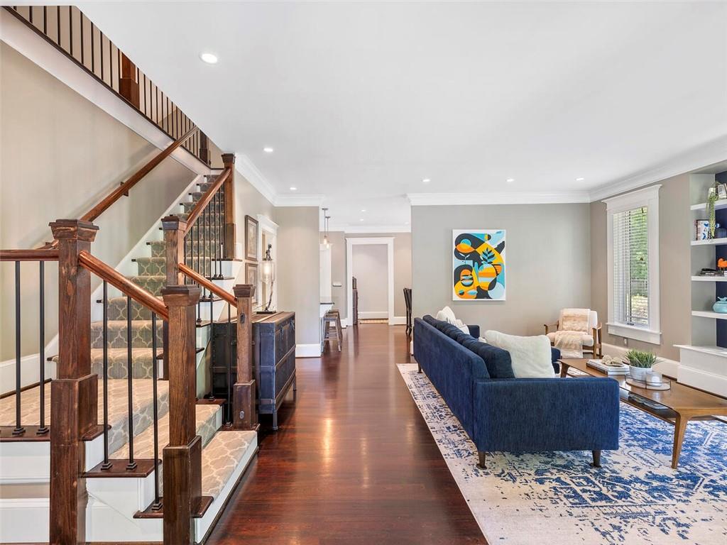 1910 Windemere Drive NE