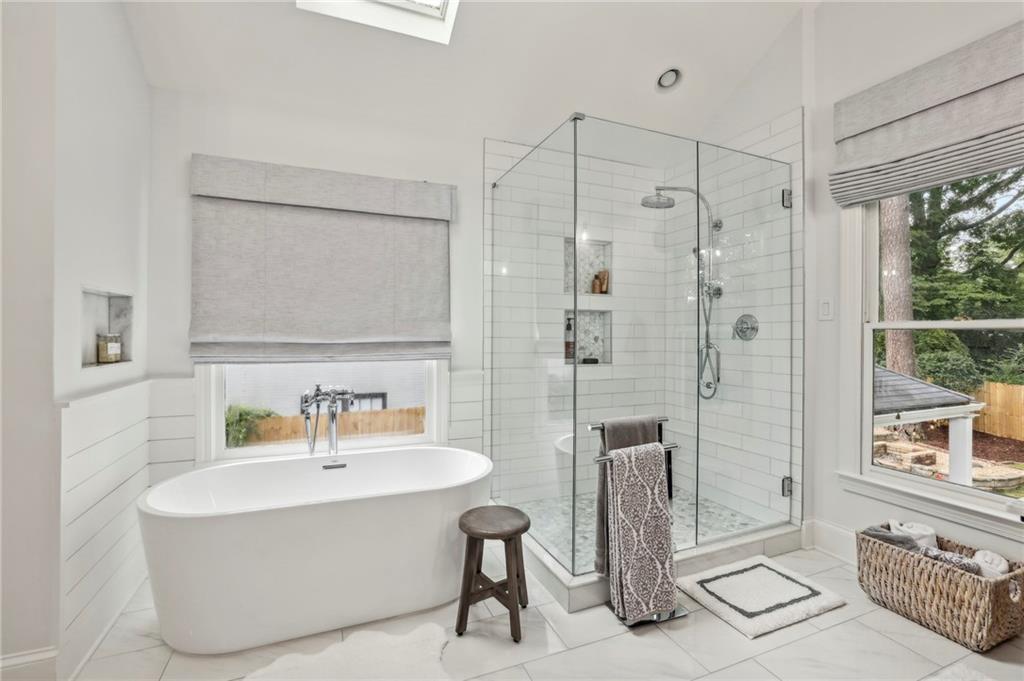 807 Longwood Drive NW