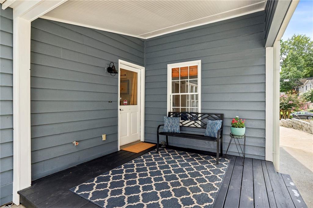 807 Longwood Drive NW