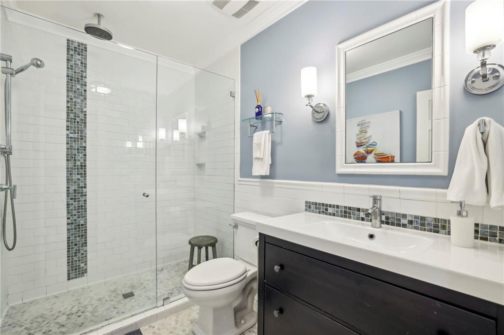 807 Longwood Drive NW