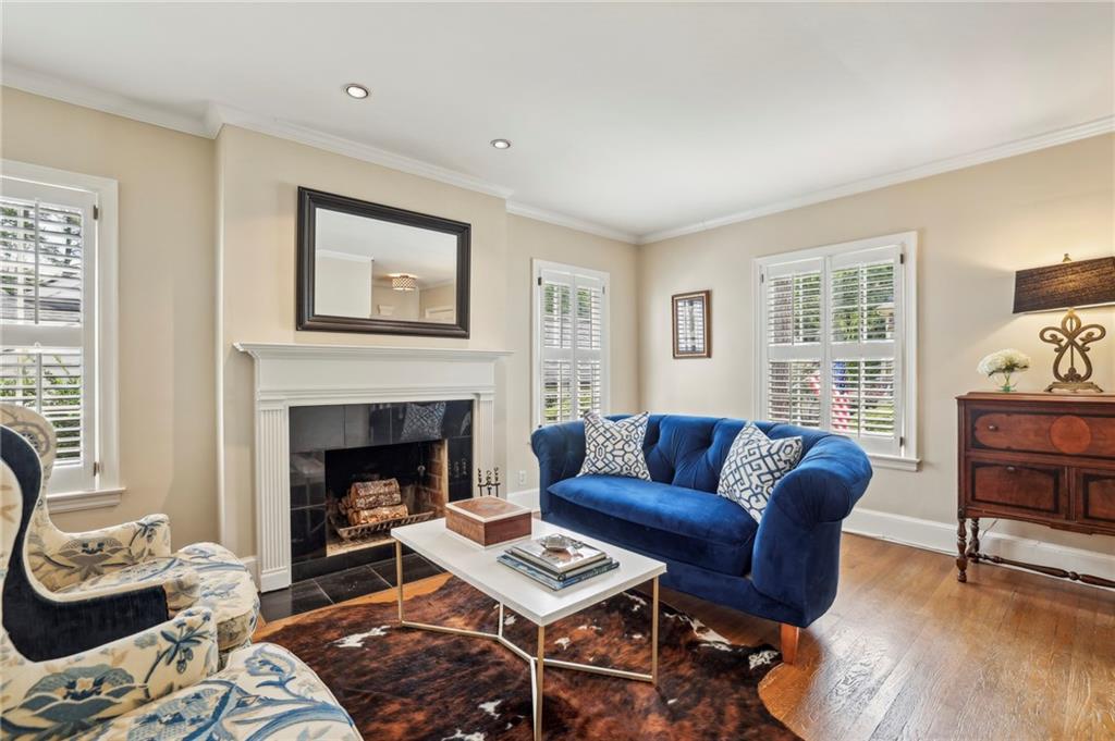 807 Longwood Drive NW