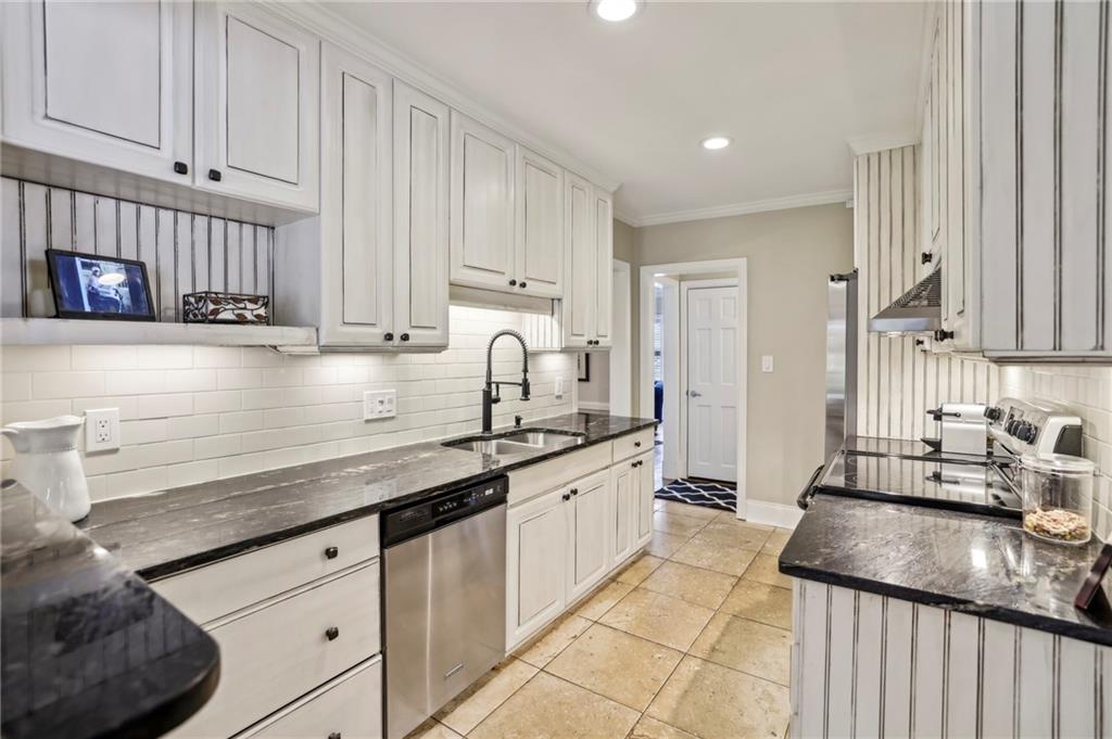 807 Longwood Drive NW