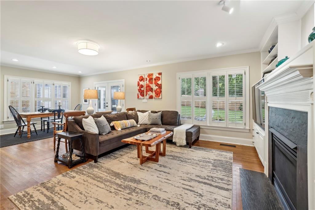 807 Longwood Drive NW